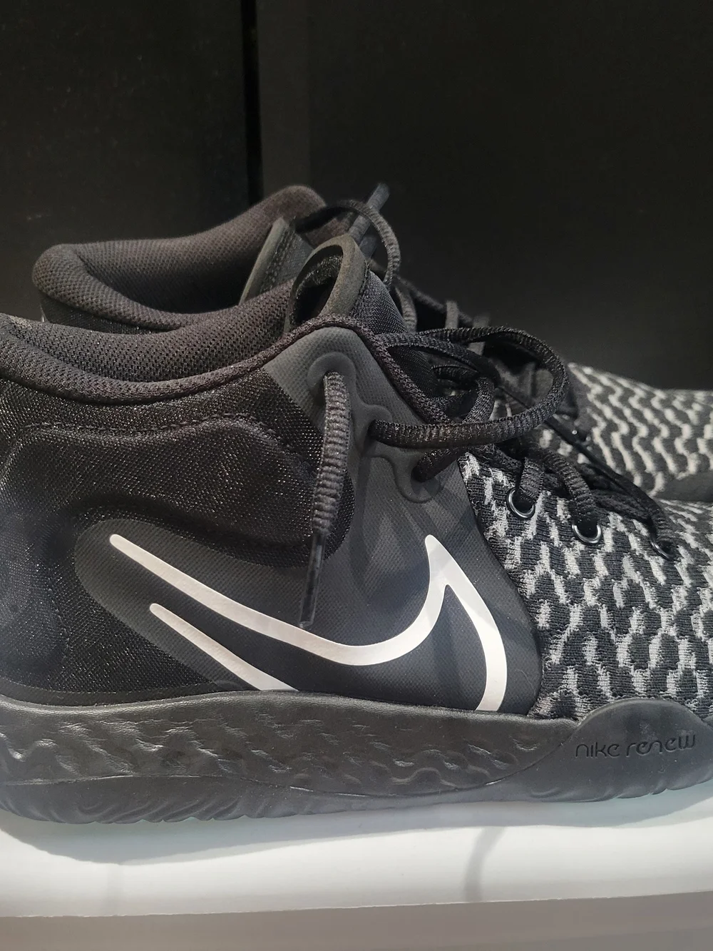 Nike KD Trey 5 VIII Black/ White-Smoke Grey  Men's  Sneakers with Bold Swoosh